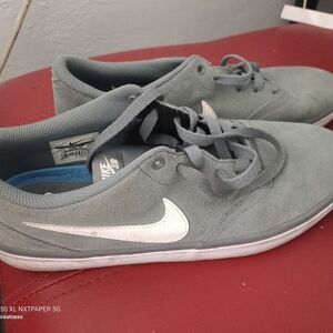 Nike SB Men's Gray Skate Shoes